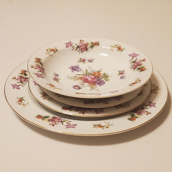 Harmony House Dresdania Plates - Picture 9 of 16